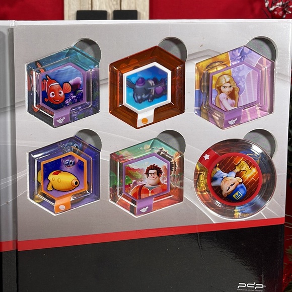 Disney INFINITY Tri-fold Power Game Disc Album w/20 Disc Included - Picture 8 of 9